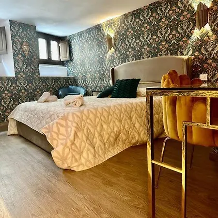 Luxury Francesca Dei Medici